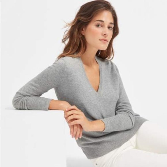 Everlane Sweaters - Everlane Cashmere V Neck Sweater- Heather Grey - L